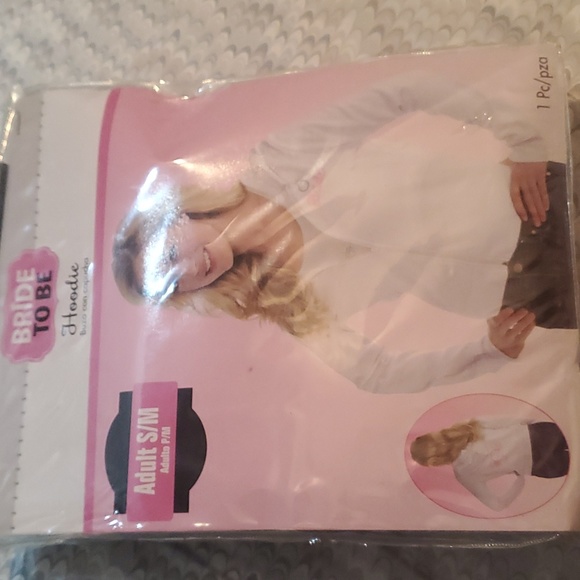 Small Bride to be hoodie - Picture 3 of 5